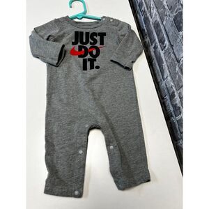Nike‎ romper